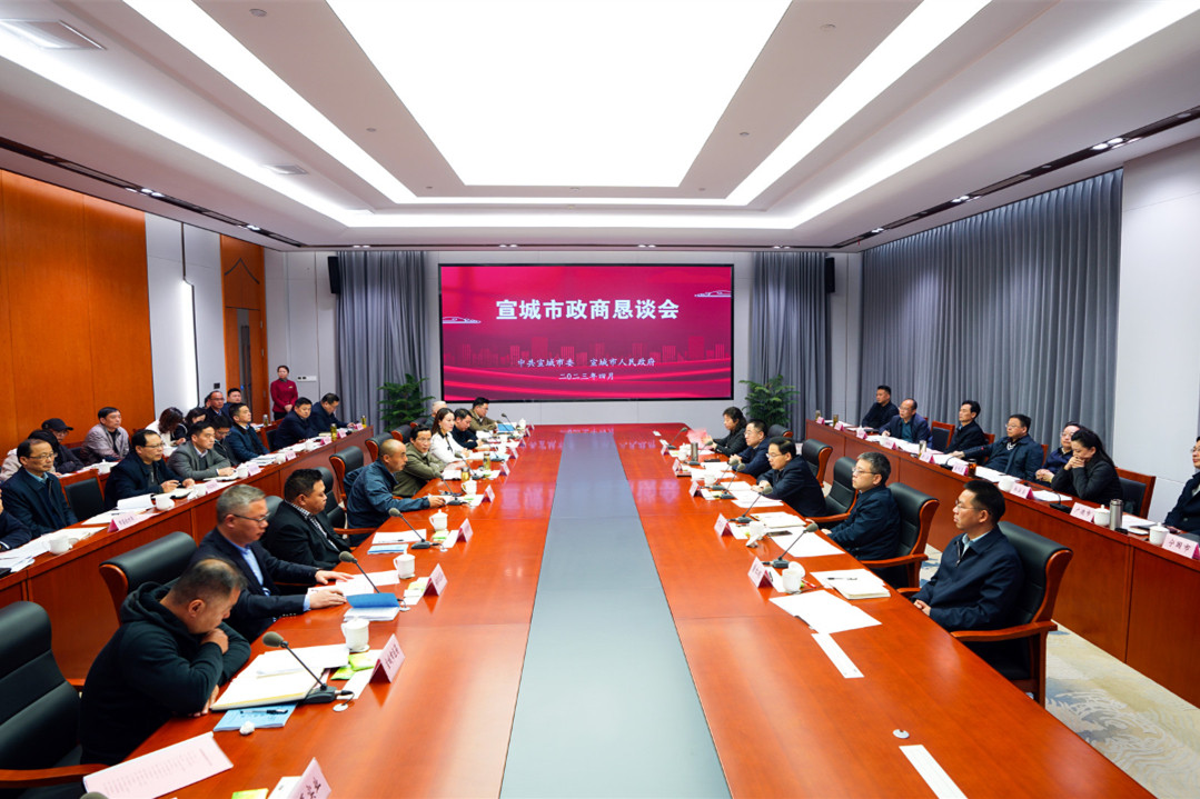 李中在四月份政商恳谈会上强调：为企服务要有坚定态度更重在实际行动